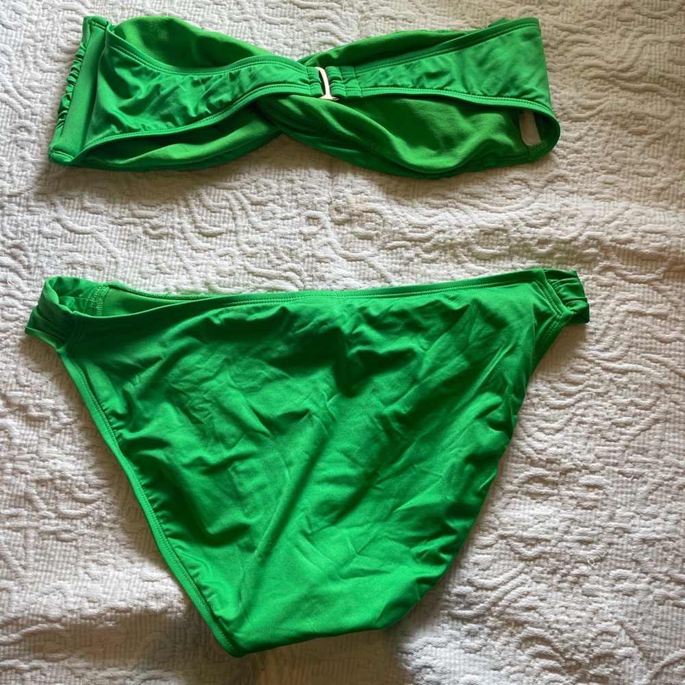 Bikini - Picture 2 of 3